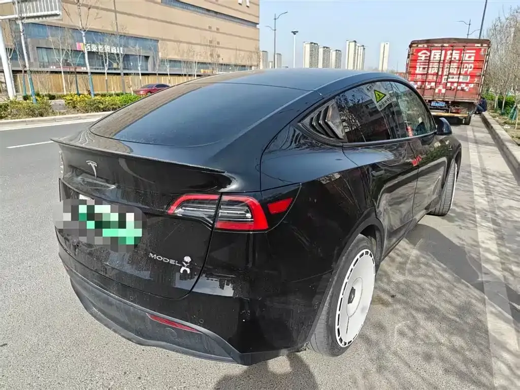 Tesla Model Y — фото 4
