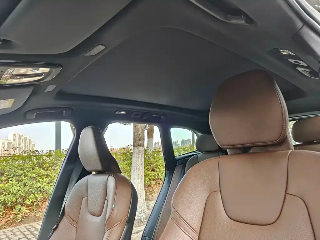 Volvo XC60 2025 из CN, фото 3