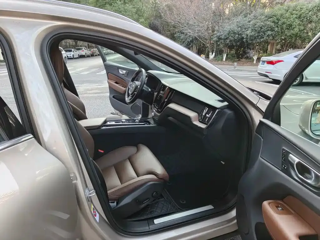 Volvo XC60 2025 из CN, фото 8