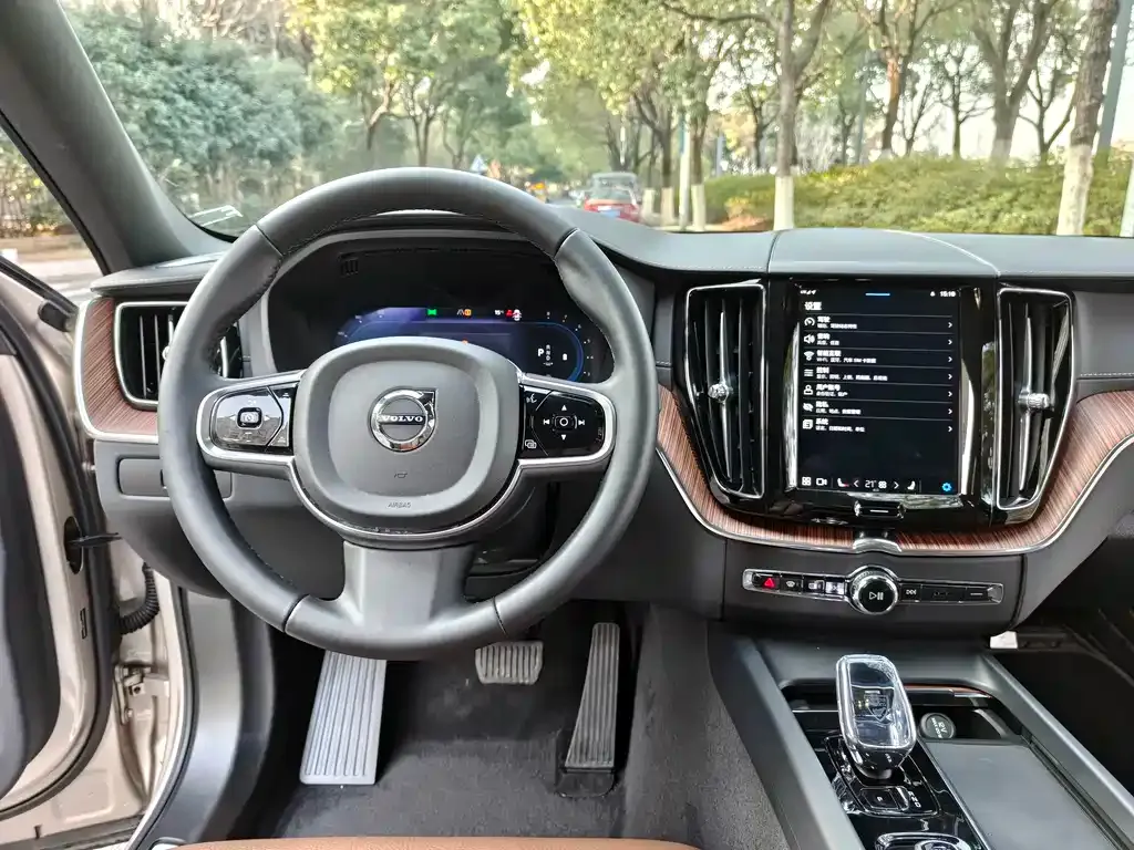 Volvo XC60 2025 из CN, фото 7