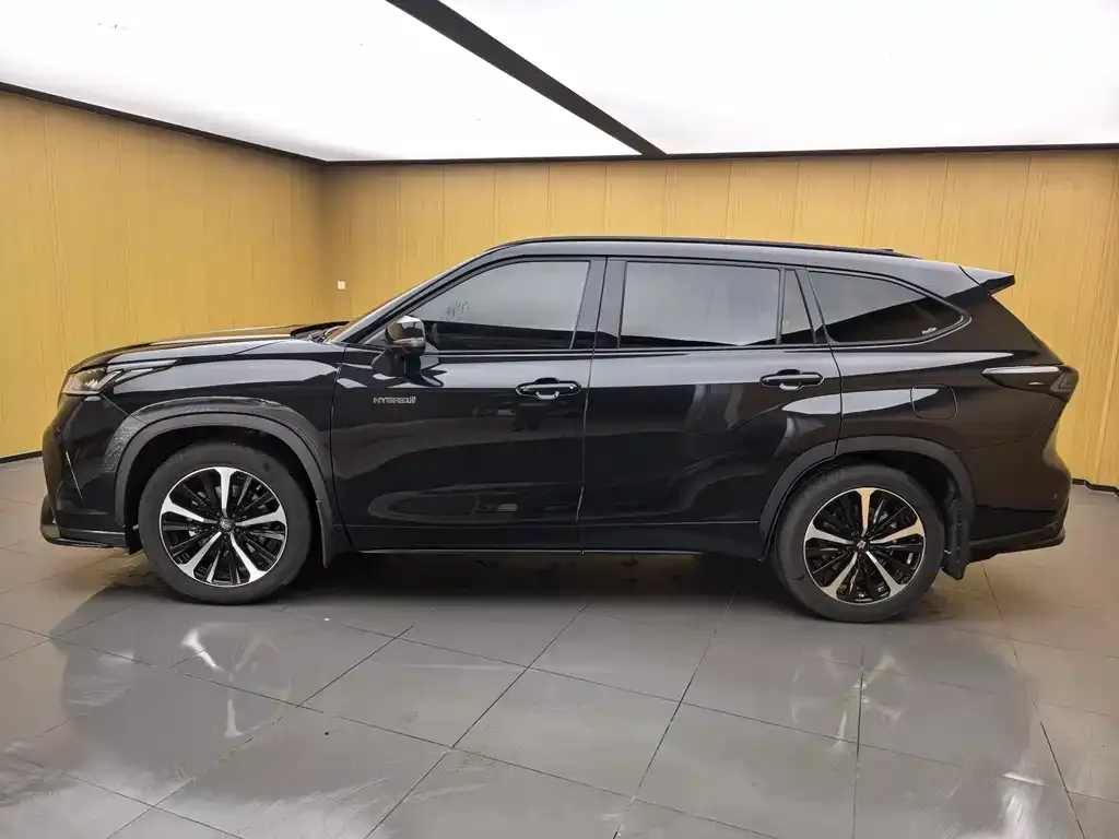 Toyota Crown Kluger 2021 из CN, фото 2