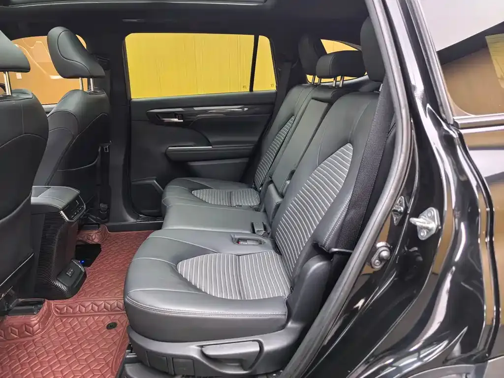 Toyota Crown Kluger 2021 из CN, фото 9