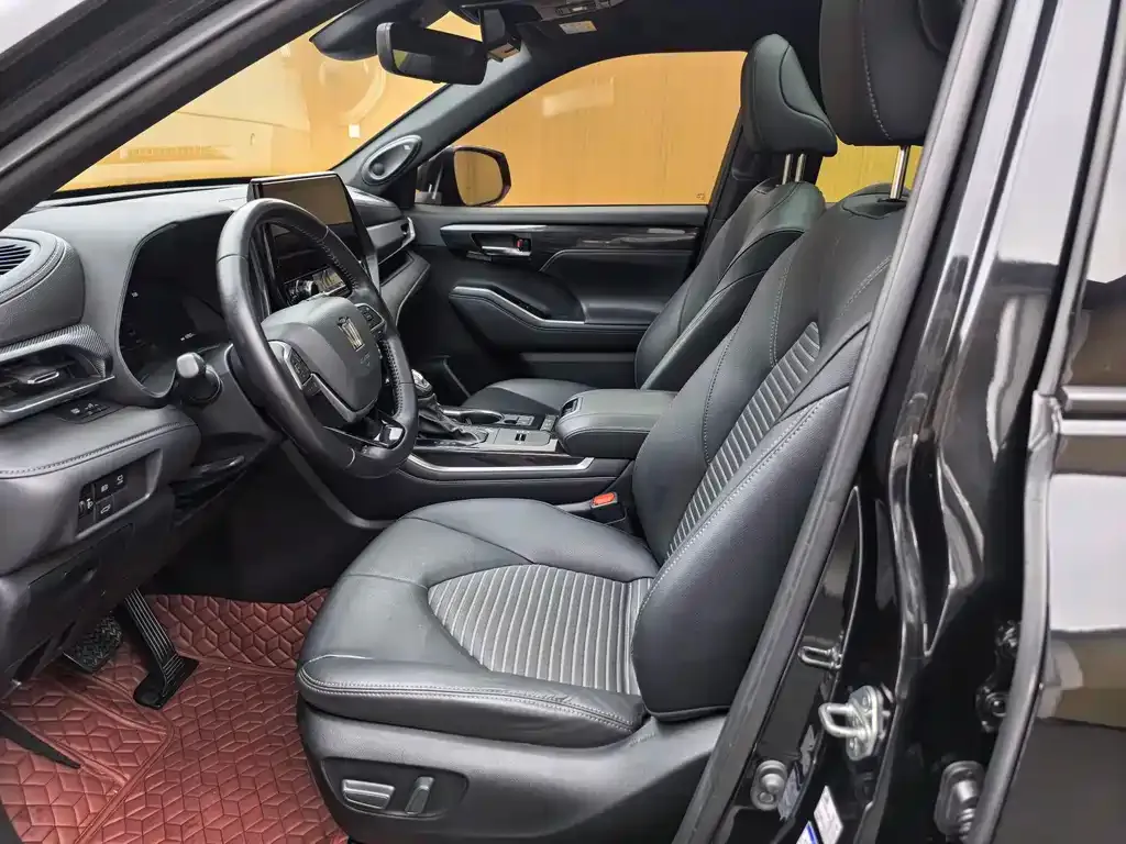Toyota Crown Kluger 2021 из CN, фото 10