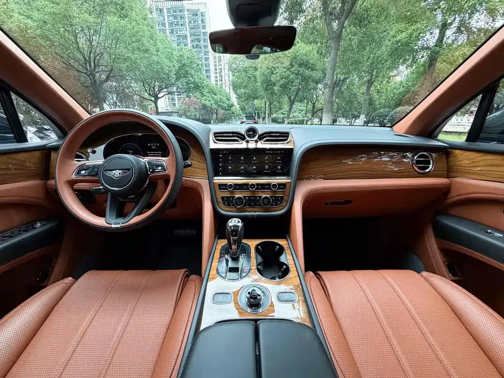 Bentley Bentayga 2024 из CN, фото 8