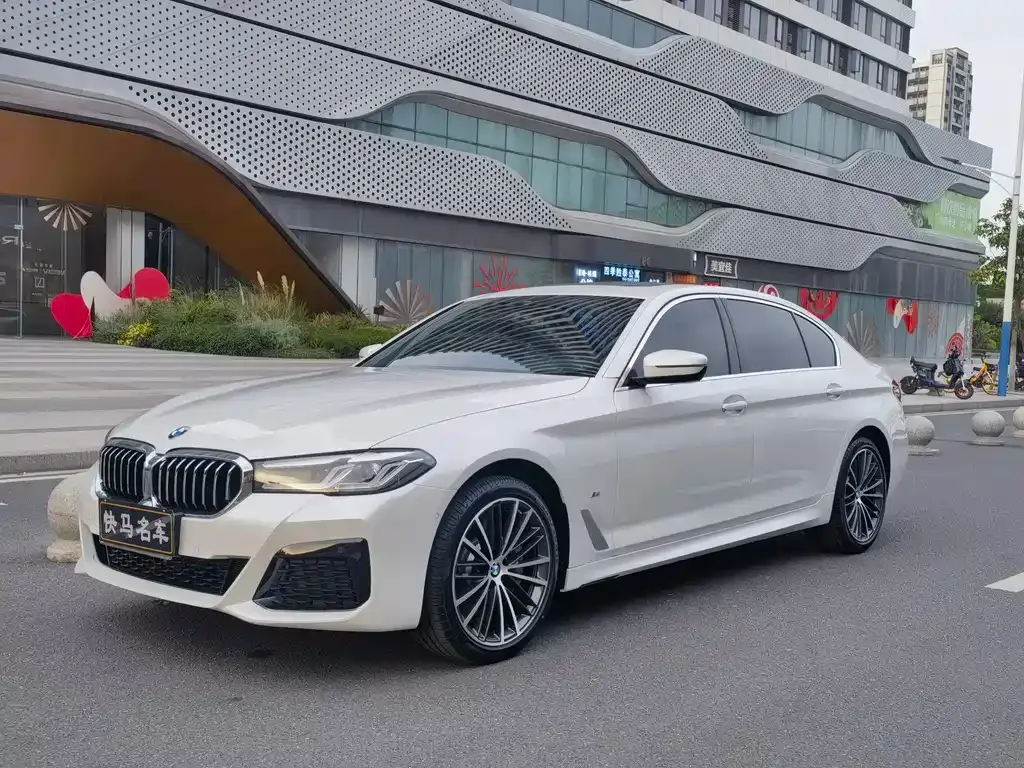 BMW 5 Series — фото 1
