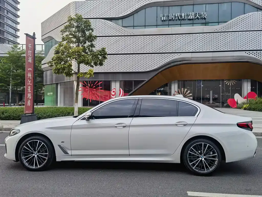 BMW 5 Series — фото 10