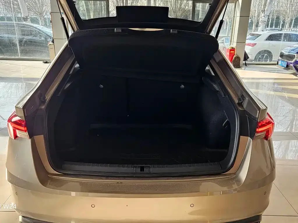 Skoda Octavia — фото 2