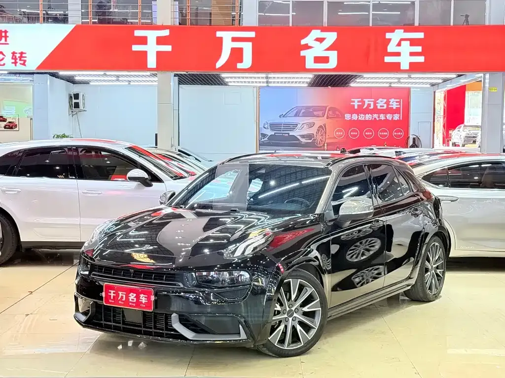 Lynk & Co 02 Hatchback — фото 1