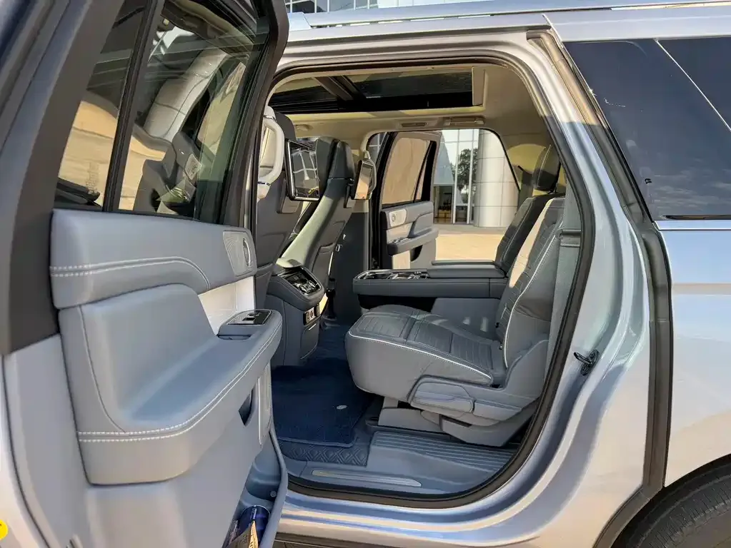Lincoln Navigator — фото 9