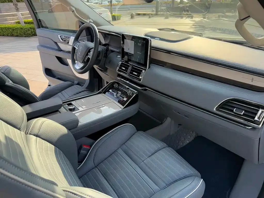 Lincoln Navigator — фото 10