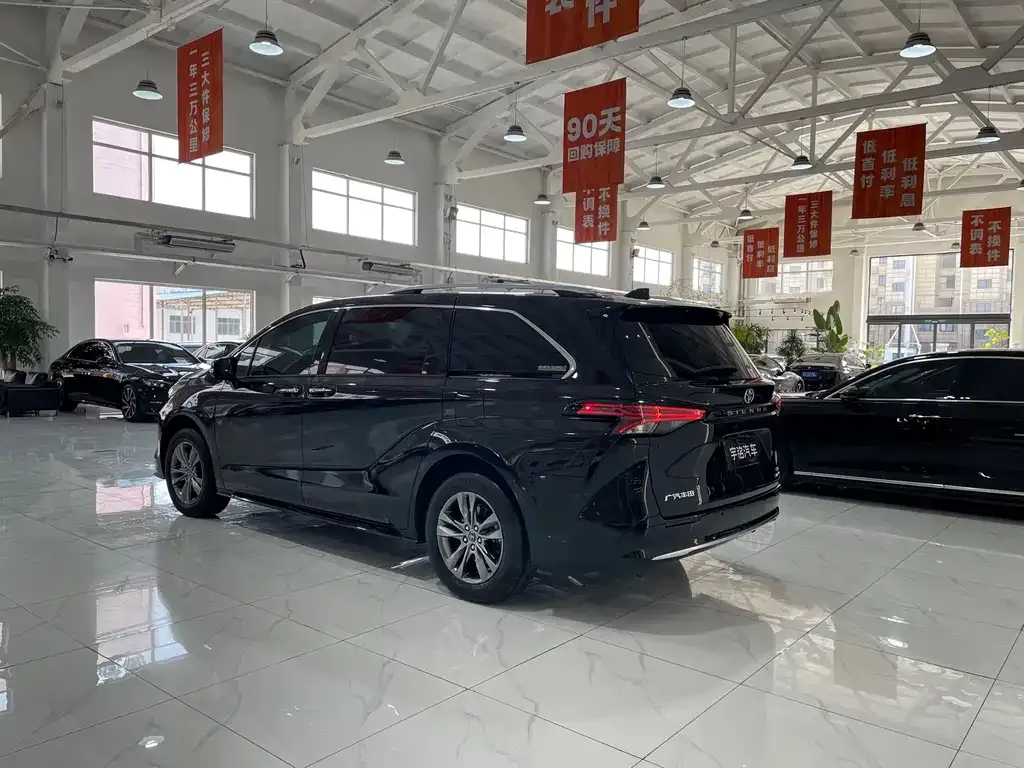 Toyota Sienna 2025 из CN, фото 2