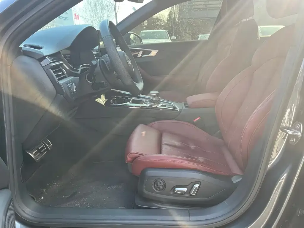 Audi A4L 2024 из CN, фото 5
