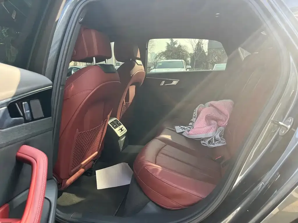 Audi A4L 2024 из CN, фото 2