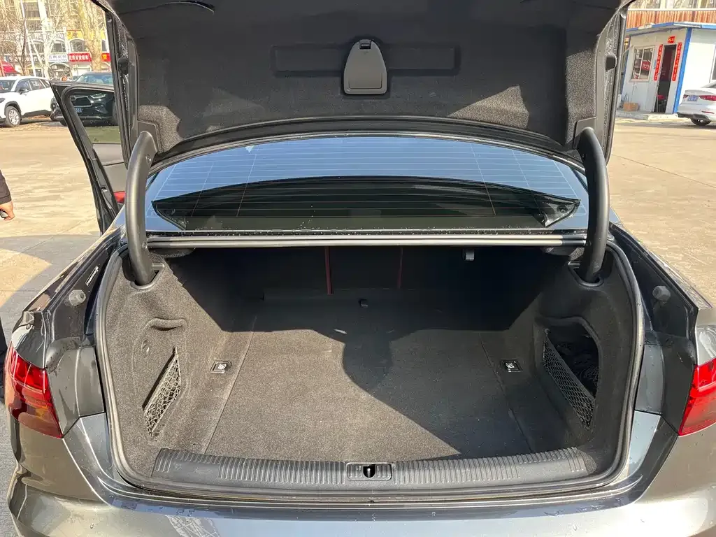 Audi A4L 2024 из CN, фото 10
