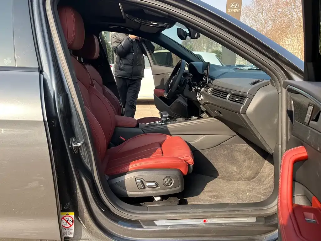 Audi A4L 2024 из CN, фото 9