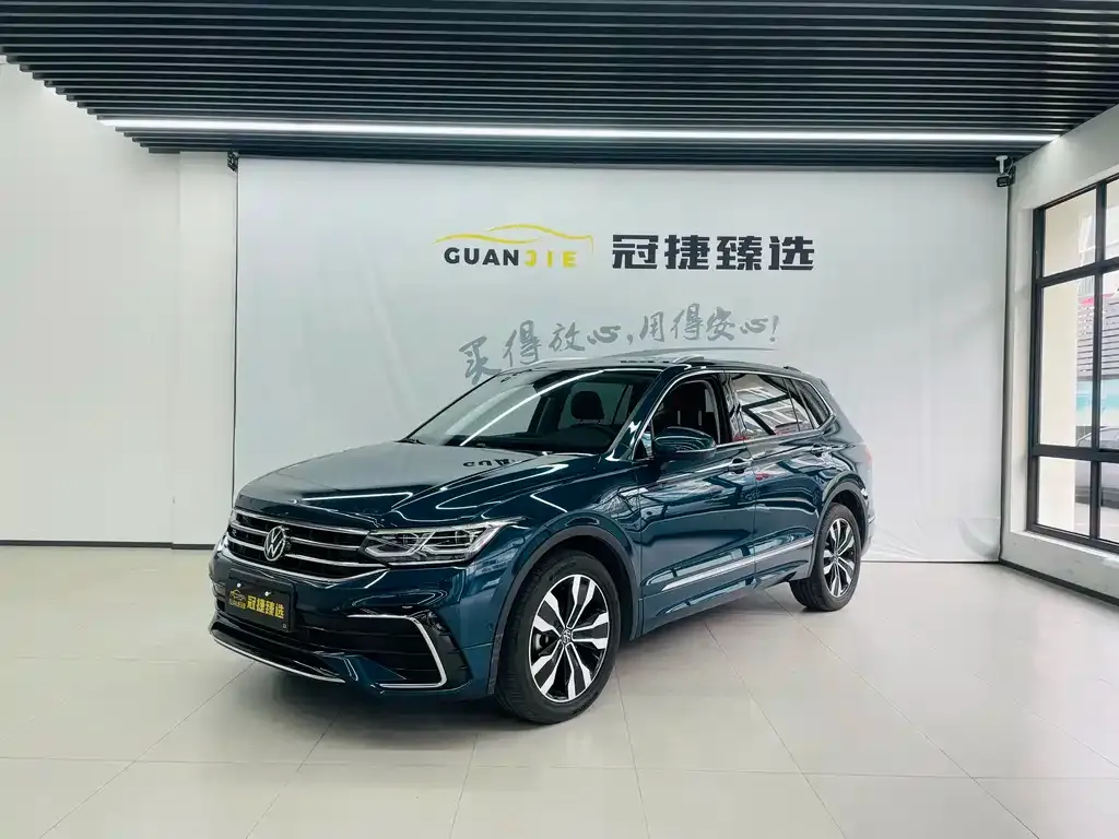 Volkswagen Tiguan L — фото 1