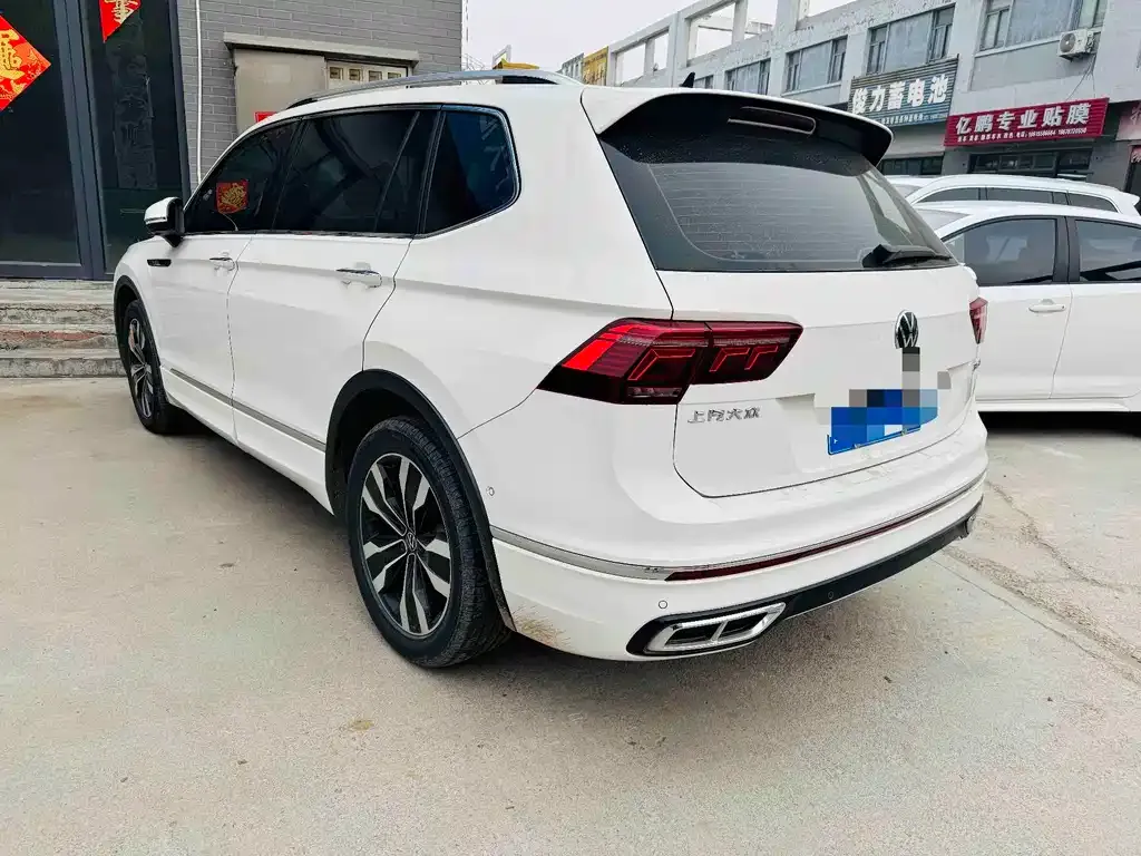 Volkswagen Tiguan L — фото 4