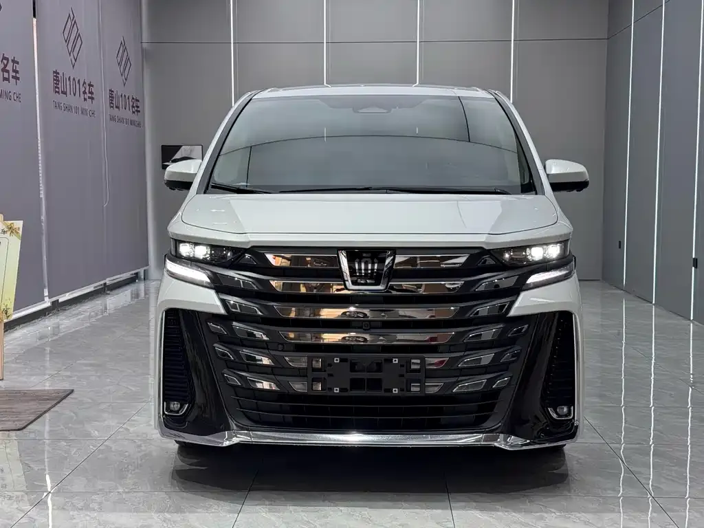 Toyota Vellfire — фото 2
