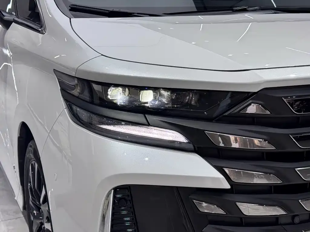 Toyota Vellfire — фото 10