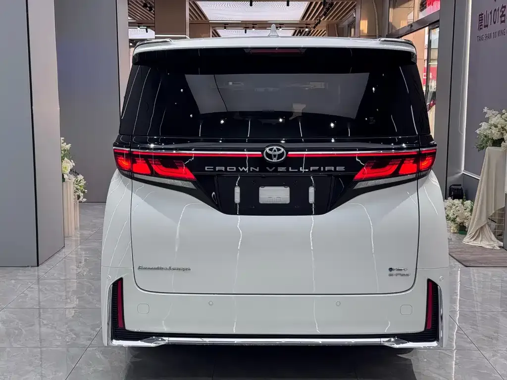 Toyota Vellfire — фото 3