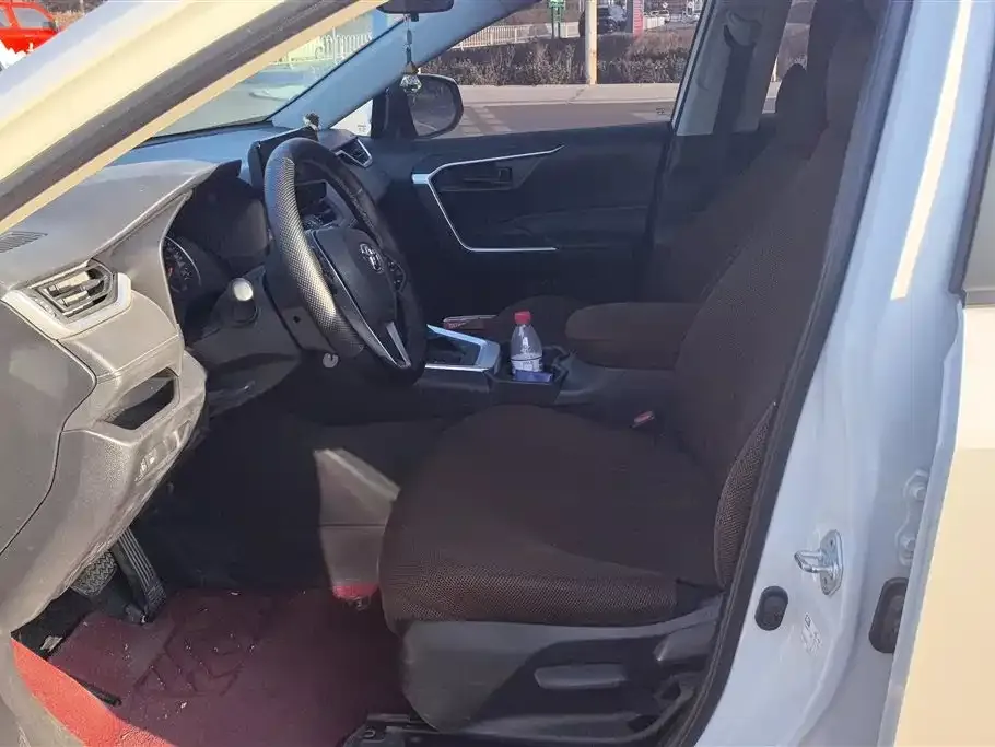 Toyota RAV4 — фото 10