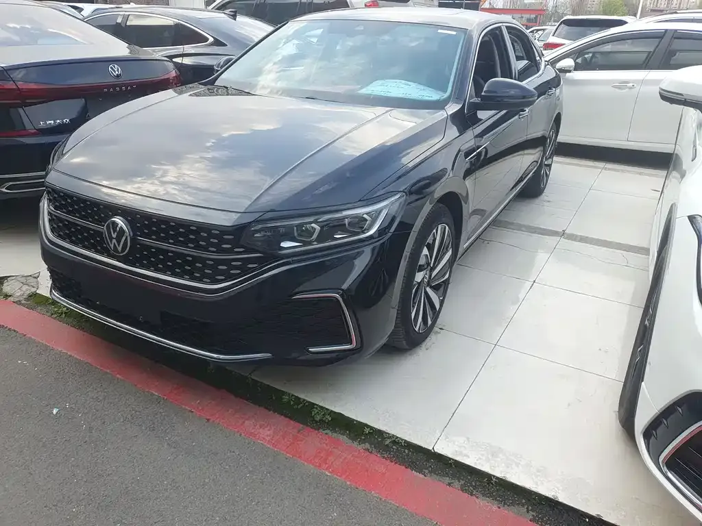 Volkswagen Passat — фото 1