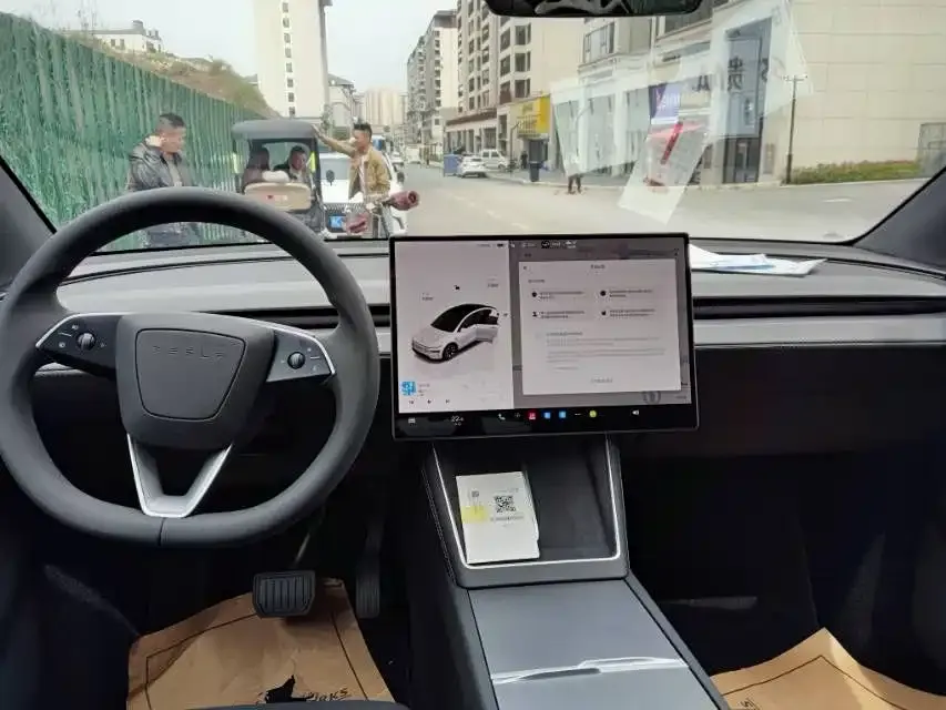 Tesla Model Y L — фото 2