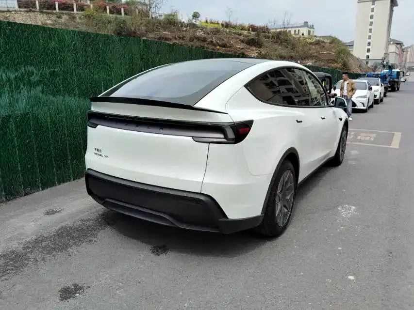 Tesla Model Y L — фото 4