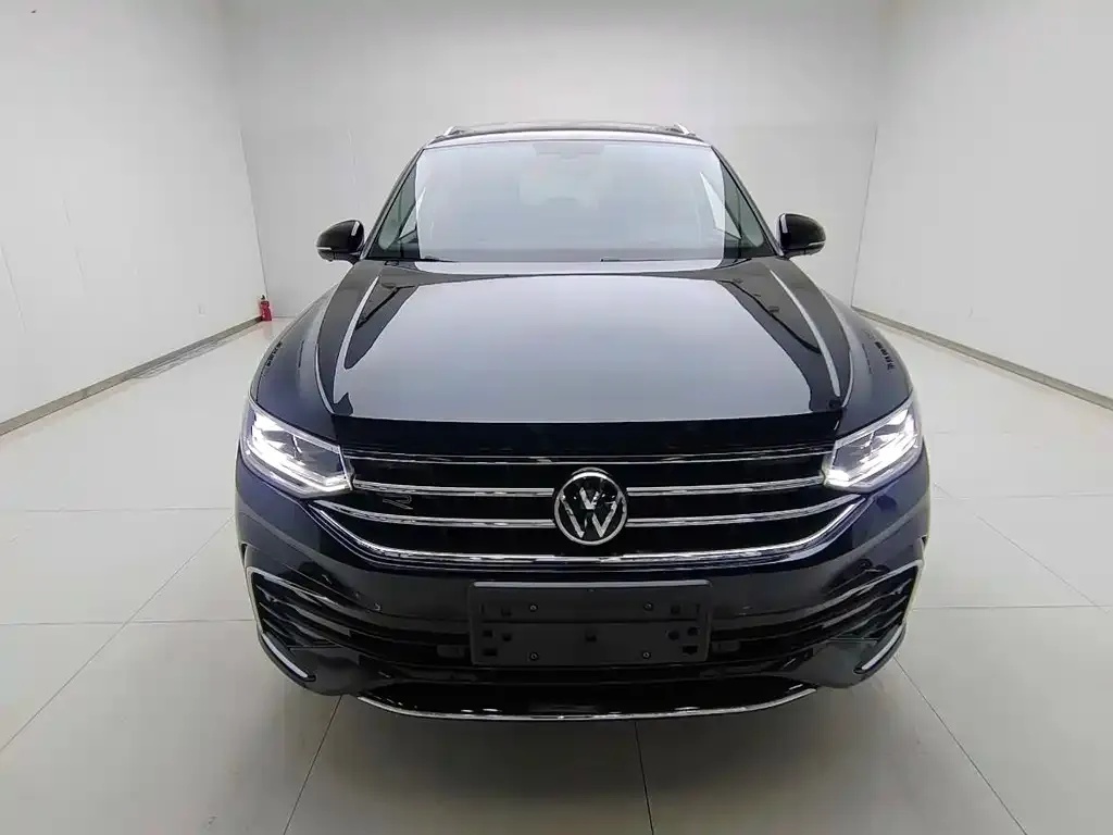 Volkswagen Tiguan L — фото 2