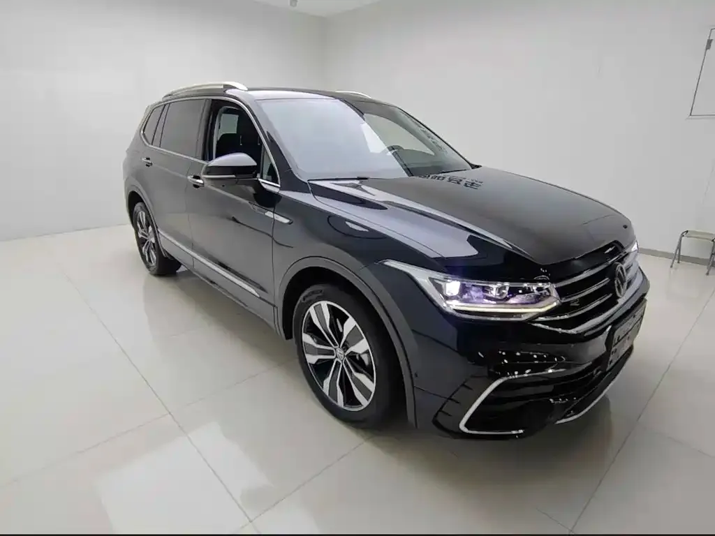 Volkswagen Tiguan L — фото 8