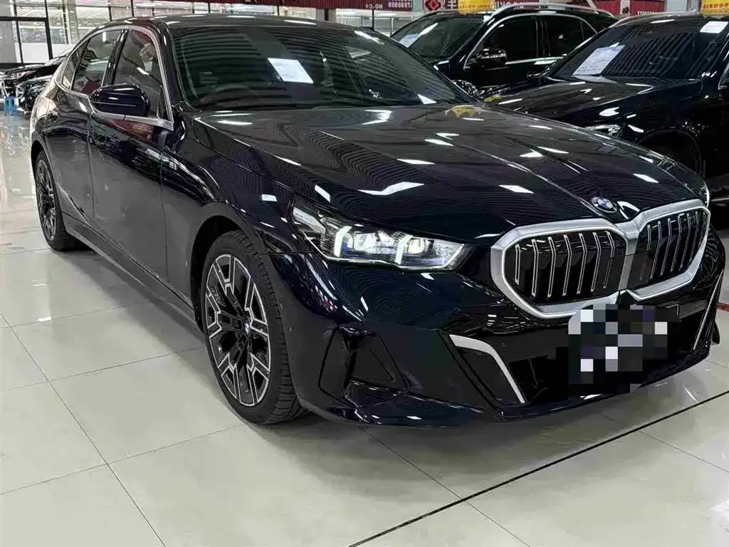 BMW 5 Series — фото 1