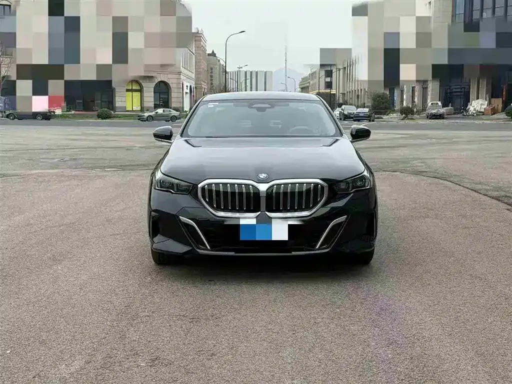 BMW 5 Series — фото 4