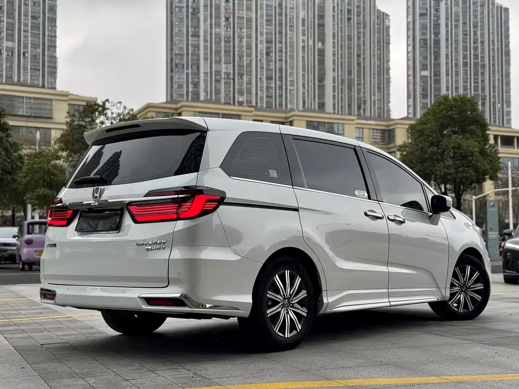 Honda Odyssey — фото 10
