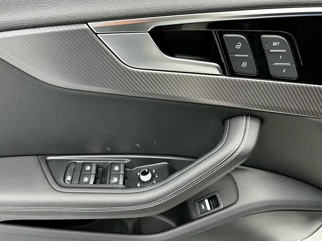 Audi A4L 2024 из CN, фото 9
