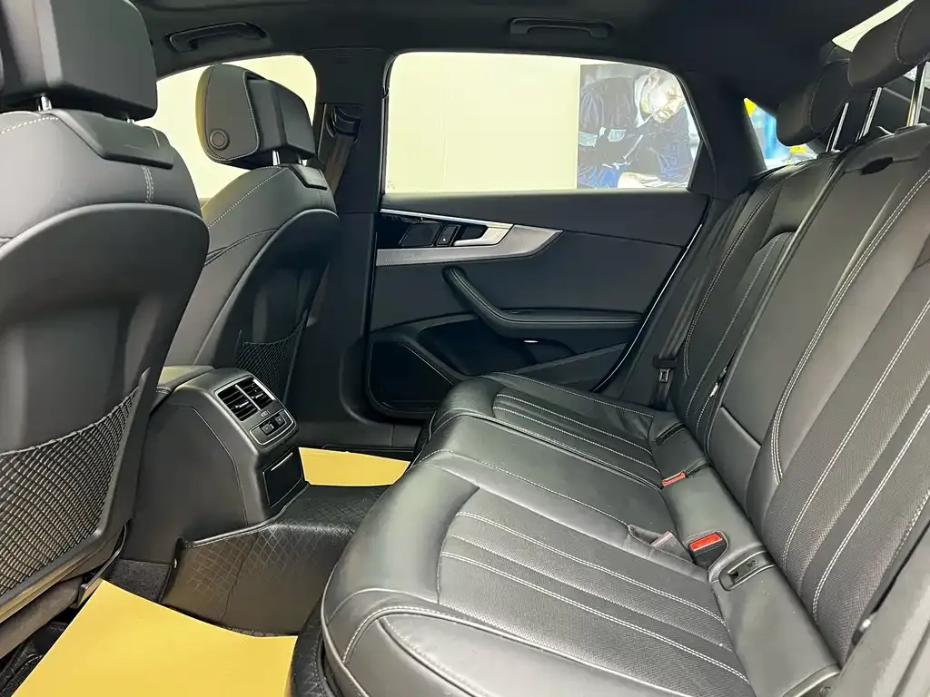 Audi A4L 2024 из CN, фото 7