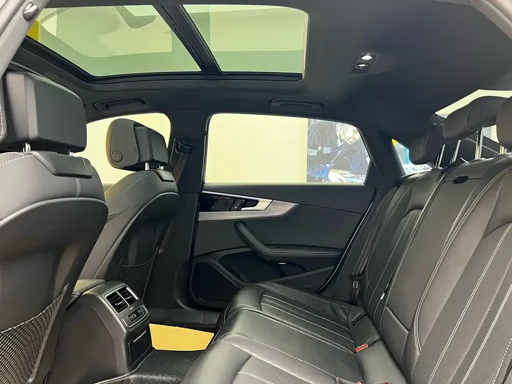 Audi A4L 2024 из CN, фото 3