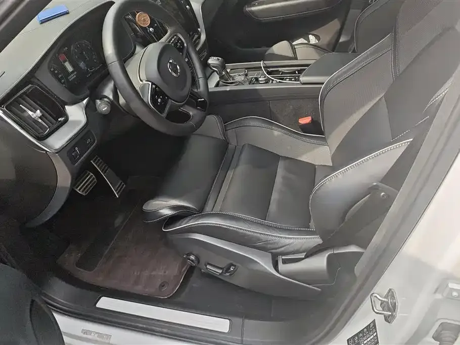Volvo XC60 2021 из CN, фото 10