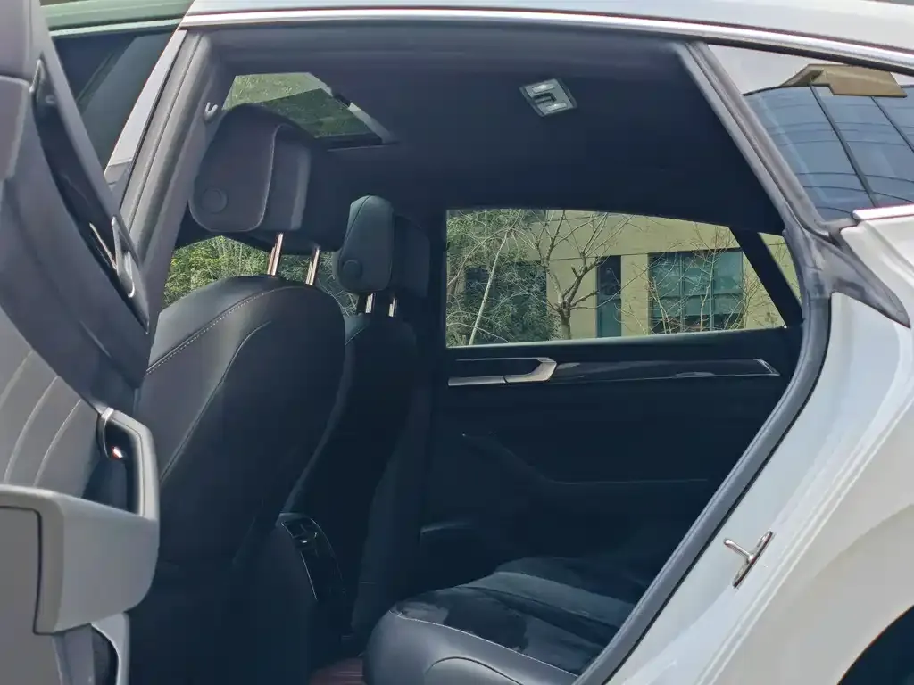 Volkswagen CC 2022 из CN, фото 2