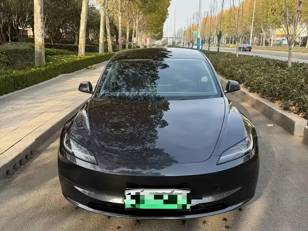 Tesla Model 3 — фото 1