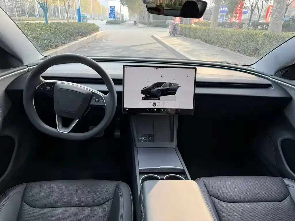 Tesla Model 3 — фото 8