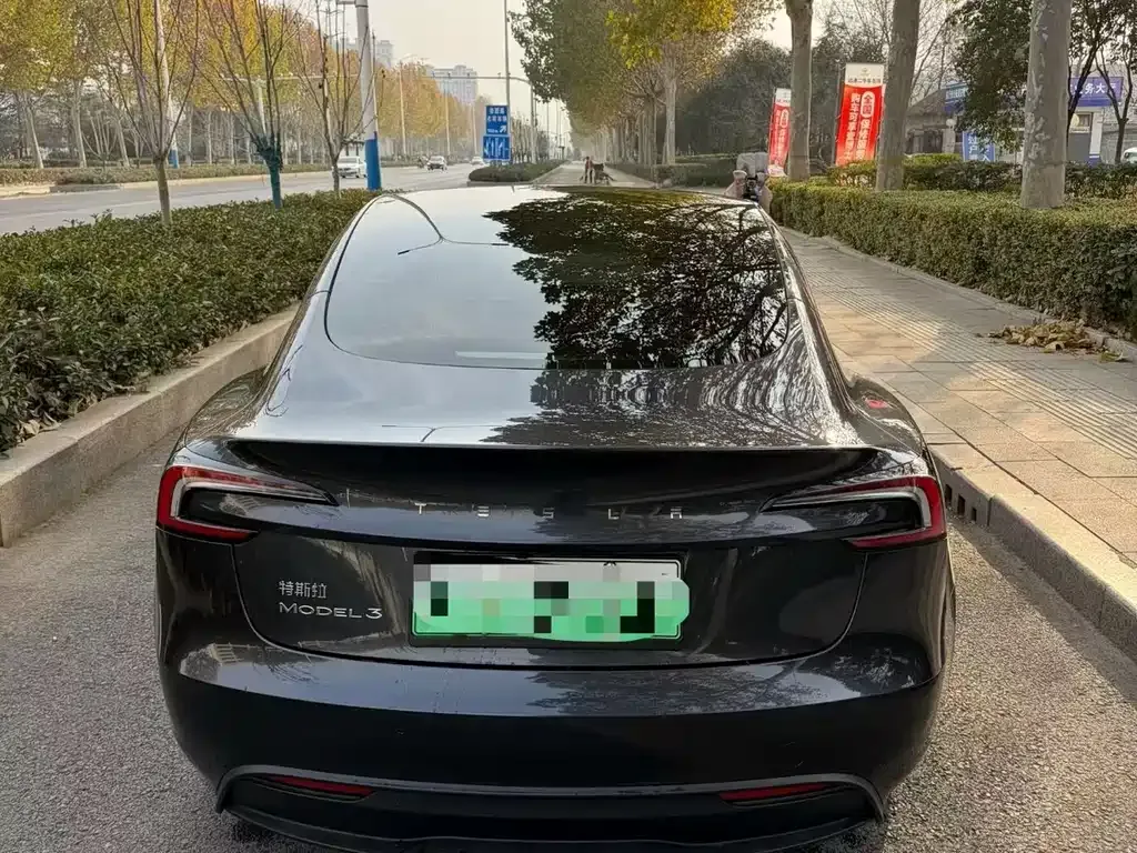 Tesla Model 3 — фото 3