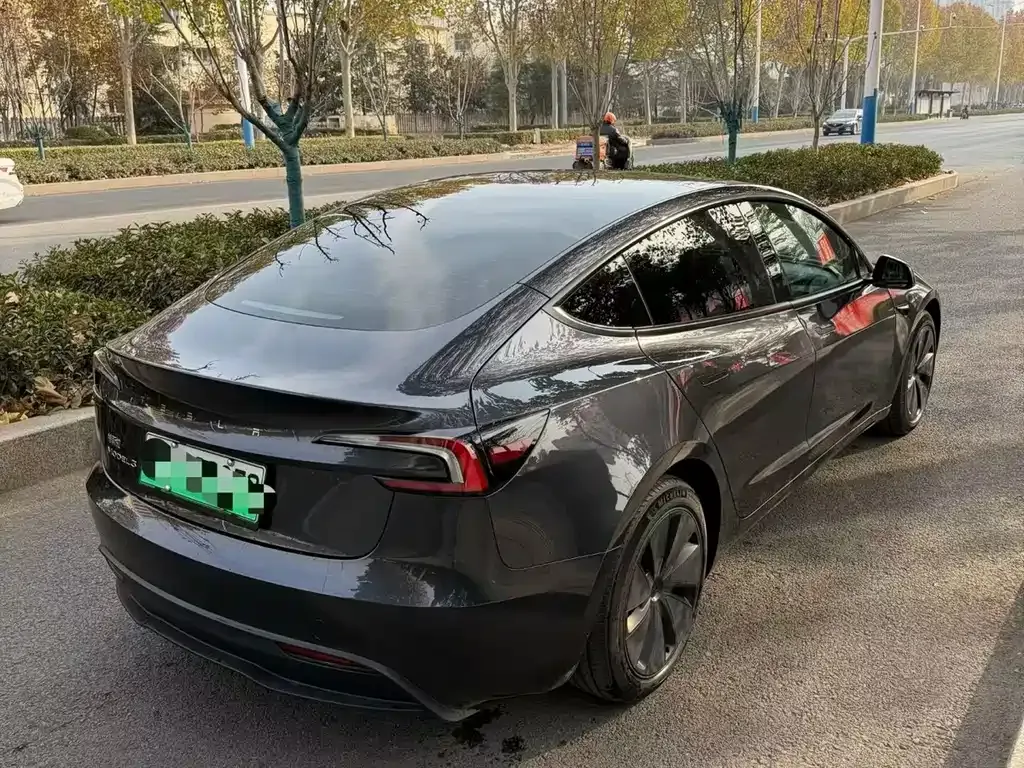 Tesla Model 3 — фото 4