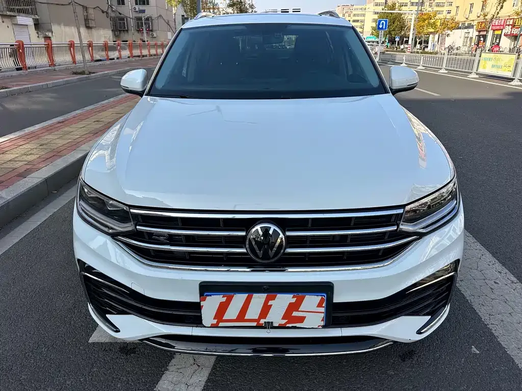 Volkswagen Tiguan L — фото 2