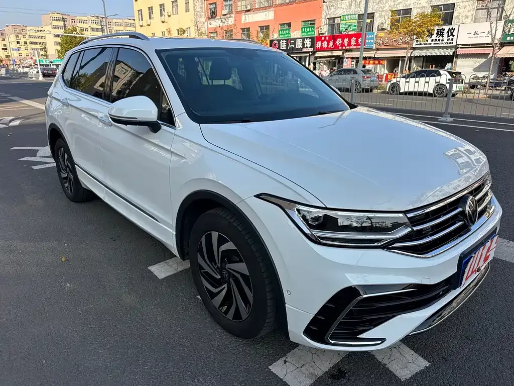 Volkswagen Tiguan L — фото 3