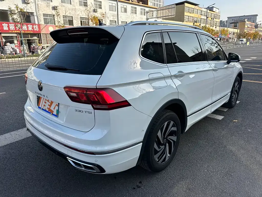 Volkswagen Tiguan L — фото 9