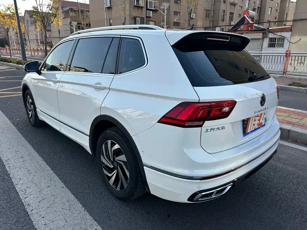 Volkswagen Tiguan L — фото 6