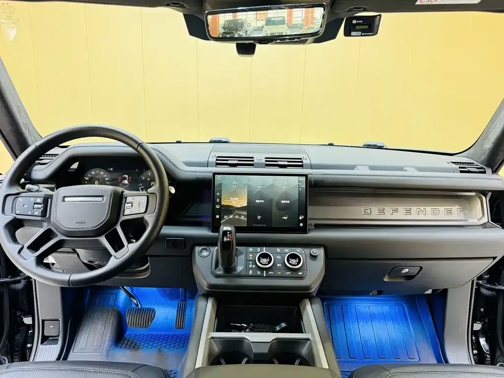 Land Rover Defender — фото 10