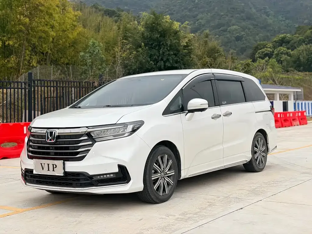 Honda Odyssey — фото 1