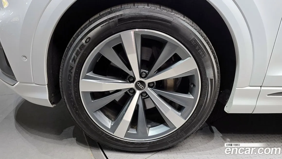 Audi Q8 2021 из KR, фото 10