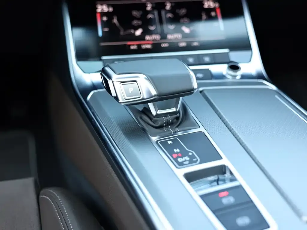 Audi A7L 2024 из CN, фото 3